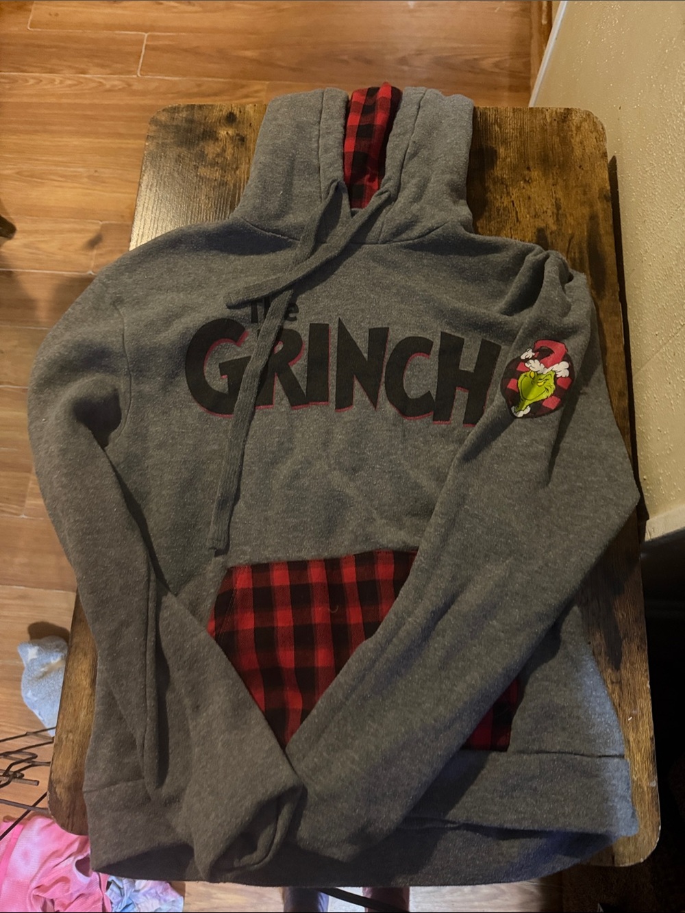 Gray 'The Grinch' Crewneck Sweatshirt with Red Plaid Trim